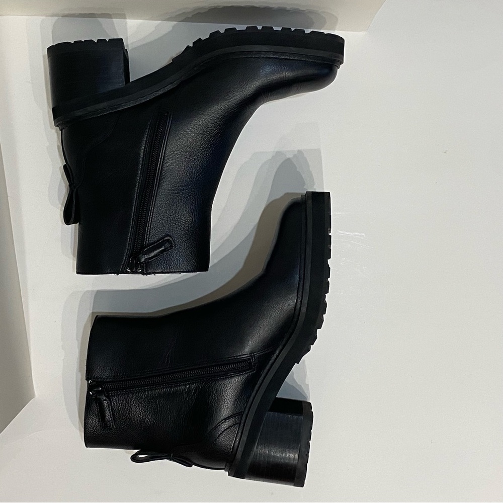 Woman's Boots Cole Haan Gillian Lug Bootie Black Leather Waterproof Size 7 - Picture 4 of 9